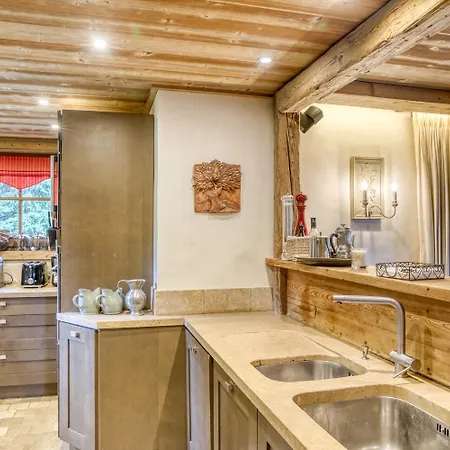 Chalet Magnifique Avec Piscine Et Sauna Megeve